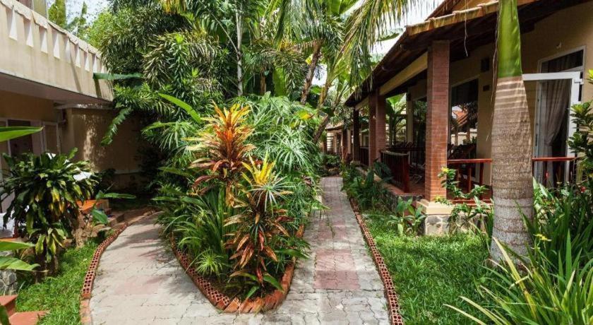 Castaways Resort Дуонг-Донг Экстерьер фото